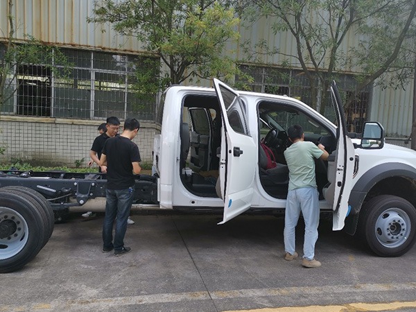 F-550雙排座底盤5臺(tái)交付重慶迪馬